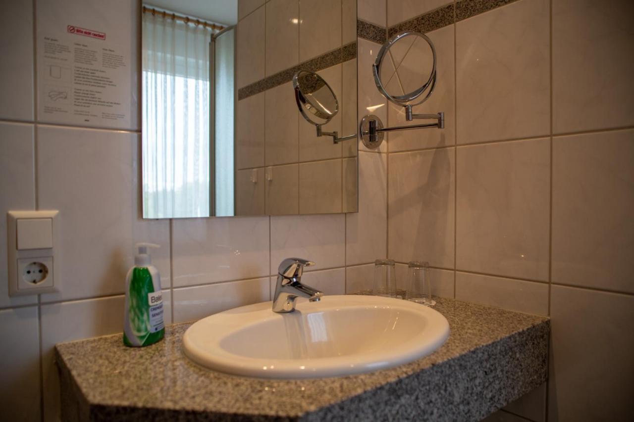 אמלסהאוזן Hotel Waldfrieden מראה חיצוני תמונה